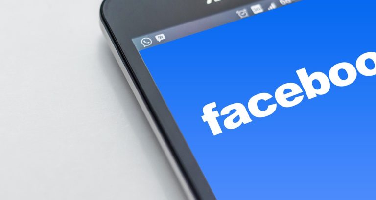 How to Fix Facebook app keeps on crashing - BlogTechTips