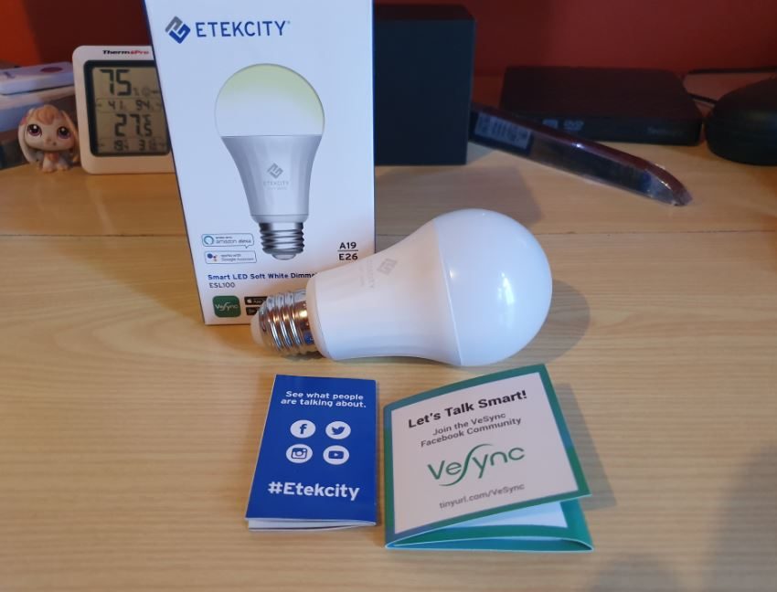 https://www.blogtechtips.com/wp-content/uploads/2019/09/Etekcity-smart-bulb-whats-included@2x.jpg